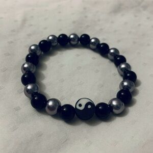 5/$20 ENTIRE SHOP CLEARANCE Yin and Yang unisex stretchy beaded bracelet ☯️